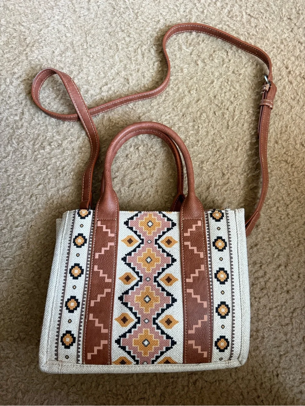 Wrangler Cream & Tan Southwestern Crossbody Bag
